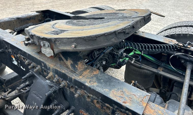 image for item EK3220 2016 Frieghtliner  Cascadia 132 semi truck