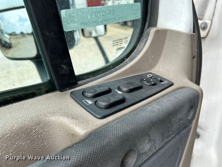 image for item EK3220 2016 Frieghtliner  Cascadia 132 semi truck