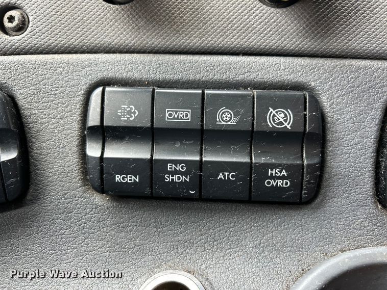 image for item EK3220 2016 Frieghtliner  Cascadia 132 semi truck