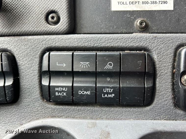 image for item EK3220 2016 Frieghtliner  Cascadia 132 semi truck