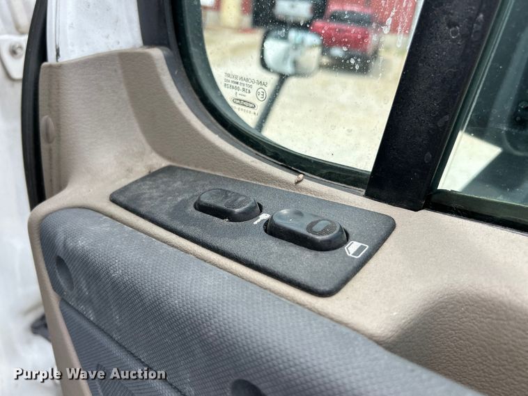 image for item EK3220 2016 Frieghtliner  Cascadia 132 semi truck