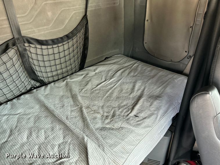 image for item EK3220 2016 Frieghtliner  Cascadia 132 semi truck