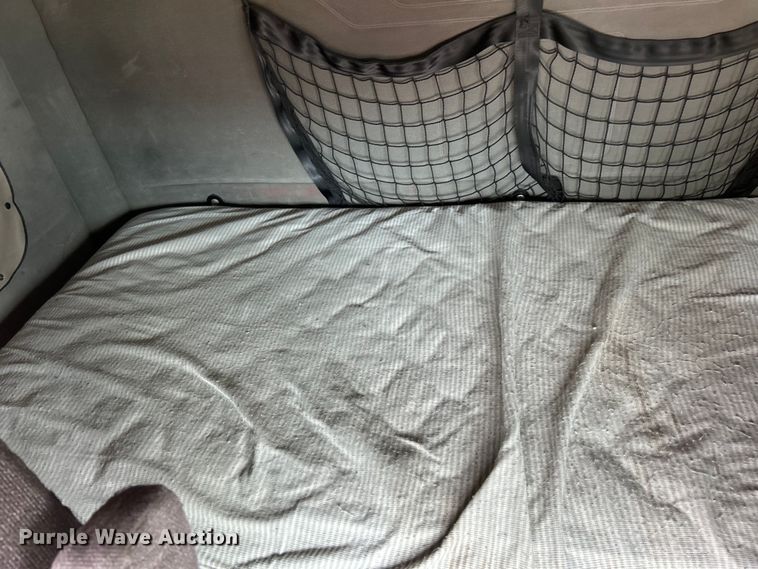 image for item EK3220 2016 Frieghtliner  Cascadia 132 semi truck