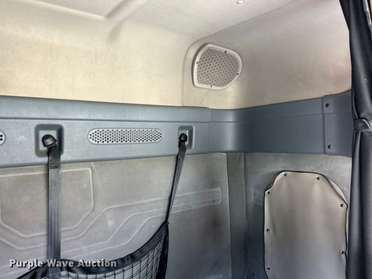 image for item EK3220 2016 Frieghtliner  Cascadia 132 semi truck