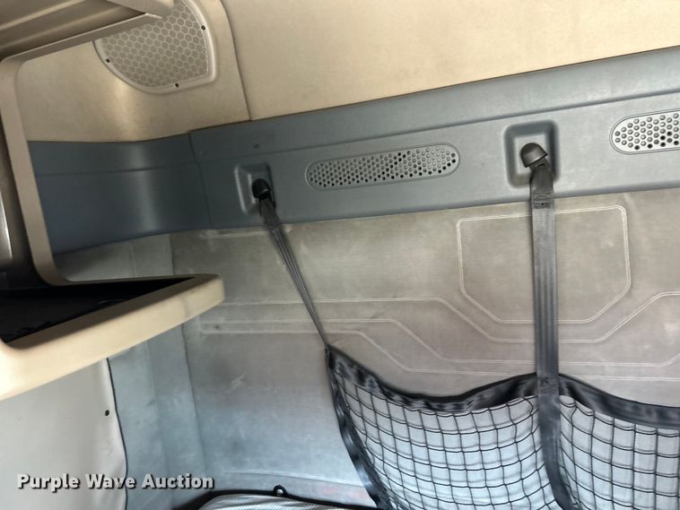 image for item EK3220 2016 Frieghtliner  Cascadia 132 semi truck