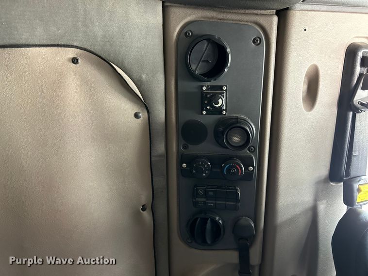 image for item EK3220 2016 Frieghtliner  Cascadia 132 semi truck