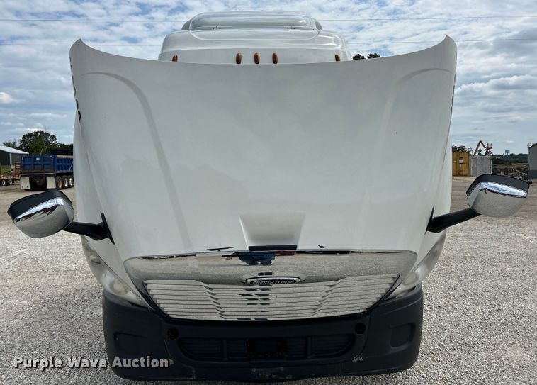 image for item EK3220 2016 Frieghtliner  Cascadia 132 semi truck