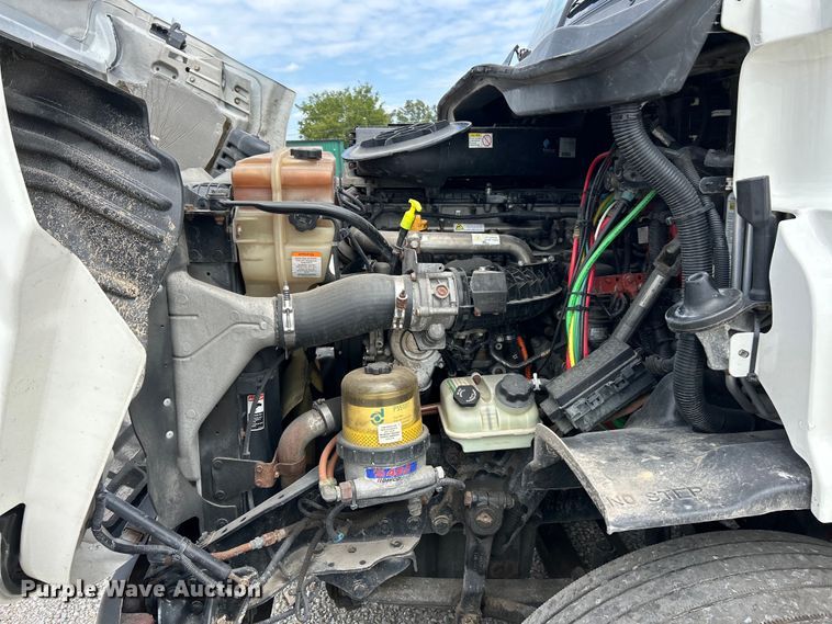 image for item EK3220 2016 Frieghtliner  Cascadia 132 semi truck