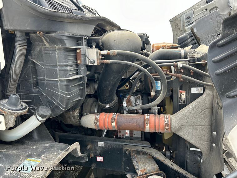 image for item EK3220 2016 Frieghtliner  Cascadia 132 semi truck