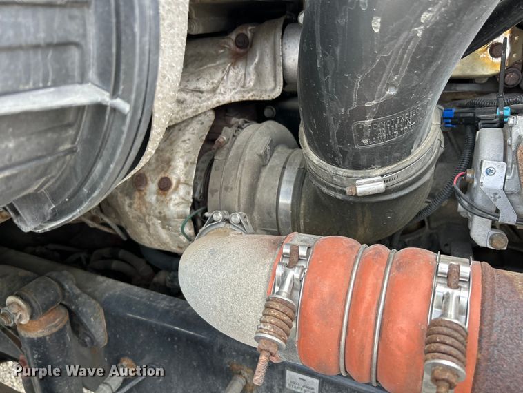 image for item EK3220 2016 Frieghtliner  Cascadia 132 semi truck