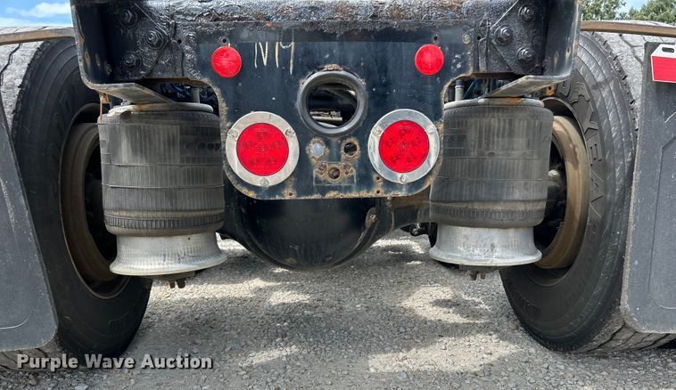 image for item EK3220 2016 Frieghtliner  Cascadia 132 semi truck