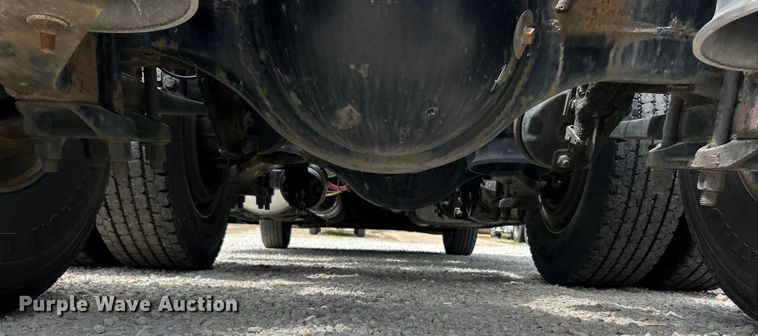 image for item EK3220 2016 Frieghtliner  Cascadia 132 semi truck