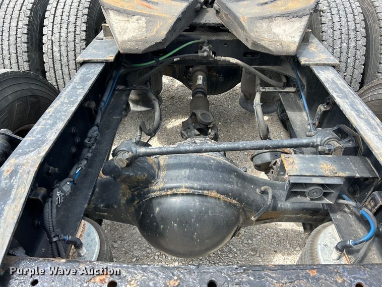 image for item EK3220 2016 Frieghtliner  Cascadia 132 semi truck