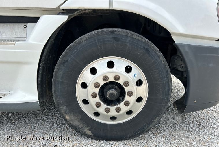 image for item EK3220 2016 Frieghtliner  Cascadia 132 semi truck