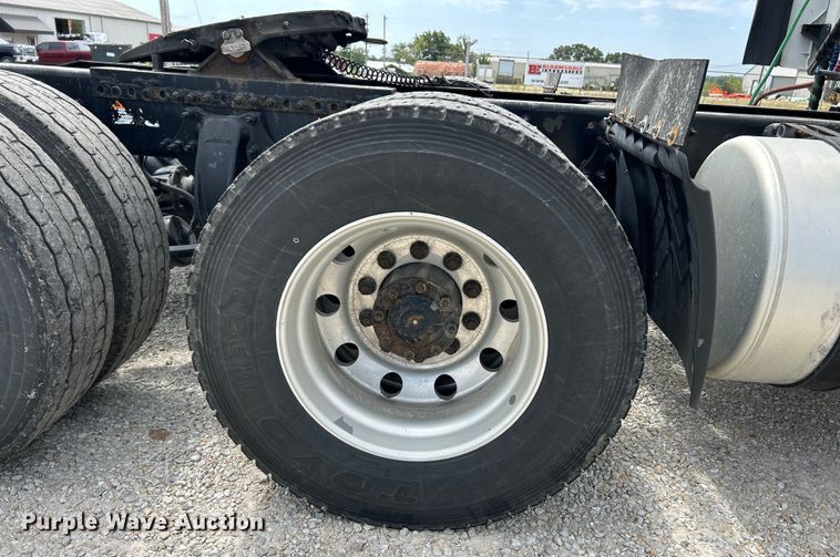 image for item EK3220 2016 Frieghtliner  Cascadia 132 semi truck