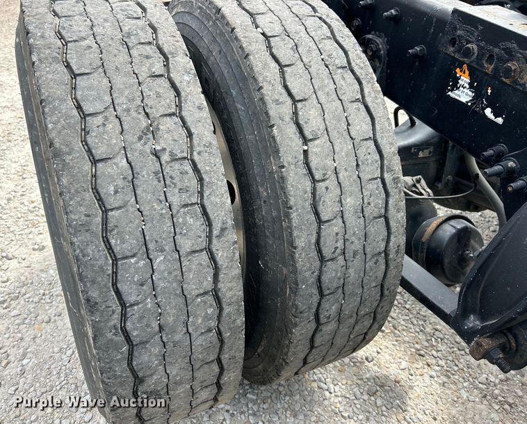 image for item EK3220 2016 Frieghtliner  Cascadia 132 semi truck