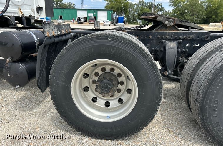 image for item EK3220 2016 Frieghtliner  Cascadia 132 semi truck