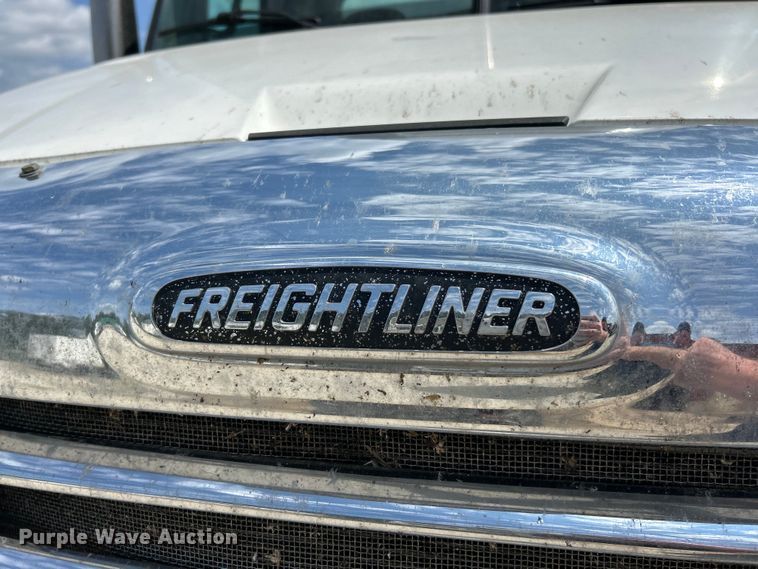 image for item EK3221 2017 Frieghtliner  Cascadia 113 semi truck