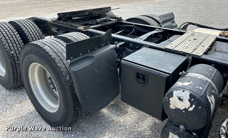 image for item EK3221 2017 Frieghtliner  Cascadia 113 semi truck