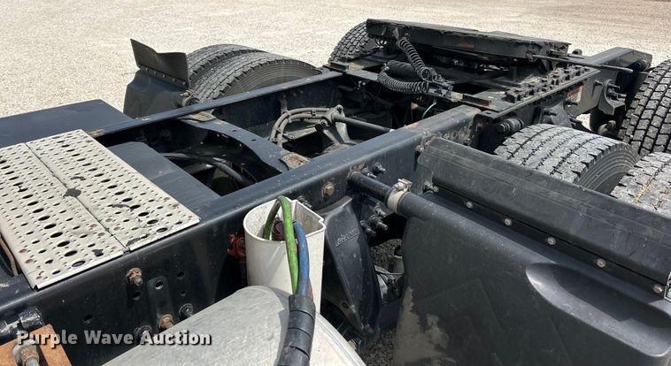 image for item EK3221 2017 Frieghtliner  Cascadia 113 semi truck