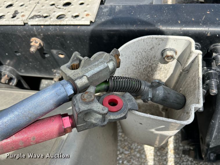 image for item EK3221 2017 Frieghtliner  Cascadia 113 semi truck