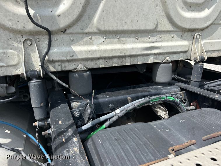 image for item EK3221 2017 Frieghtliner  Cascadia 113 semi truck