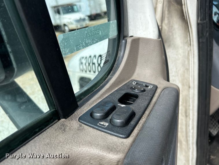 image for item EK3221 2017 Frieghtliner  Cascadia 113 semi truck