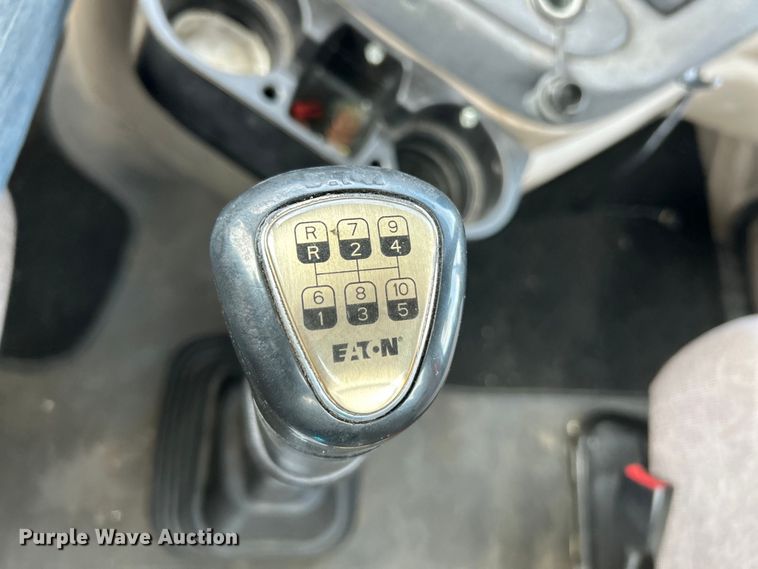 image for item EK3221 2017 Frieghtliner  Cascadia 113 semi truck