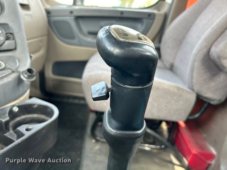 image for item EK3221 2017 Frieghtliner  Cascadia 113 semi truck