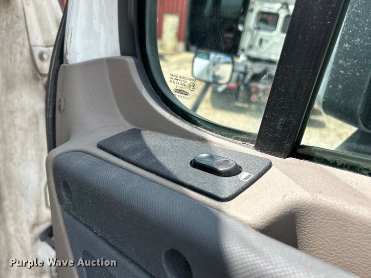 image for item EK3221 2017 Frieghtliner  Cascadia 113 semi truck