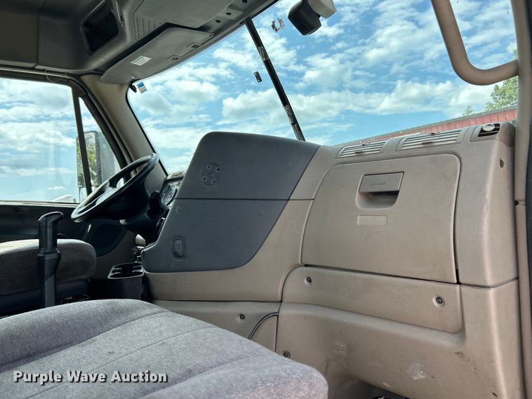 image for item EK3221 2017 Frieghtliner  Cascadia 113 semi truck