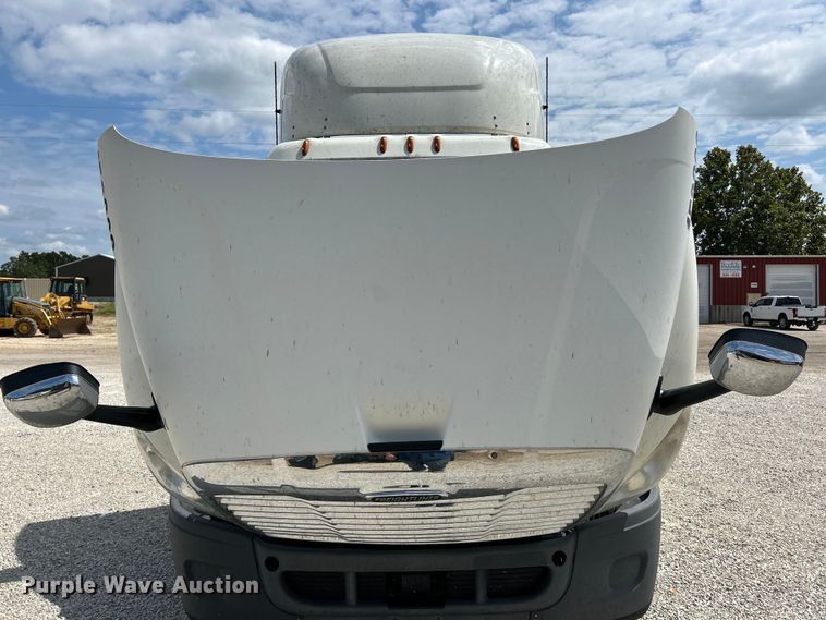 image for item EK3221 2017 Frieghtliner  Cascadia 113 semi truck