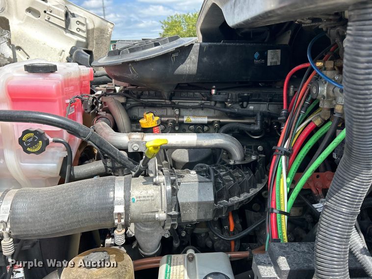 image for item EK3221 2017 Frieghtliner  Cascadia 113 semi truck