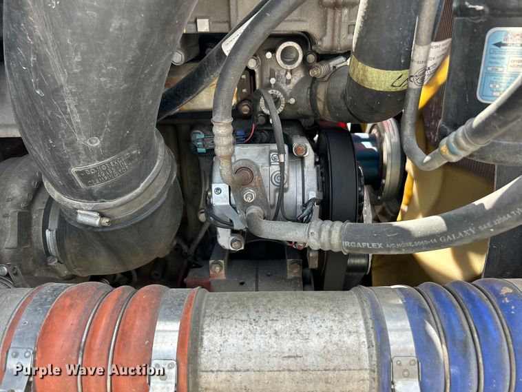 image for item EK3221 2017 Frieghtliner  Cascadia 113 semi truck