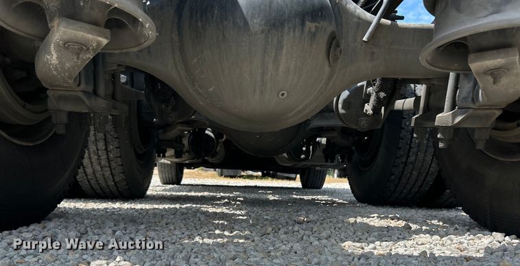 image for item EK3221 2017 Frieghtliner  Cascadia 113 semi truck