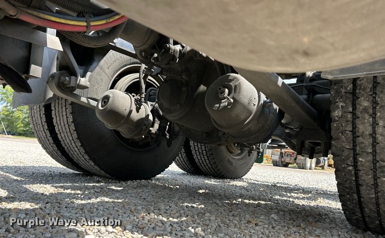 image for item EK3221 2017 Frieghtliner  Cascadia 113 semi truck