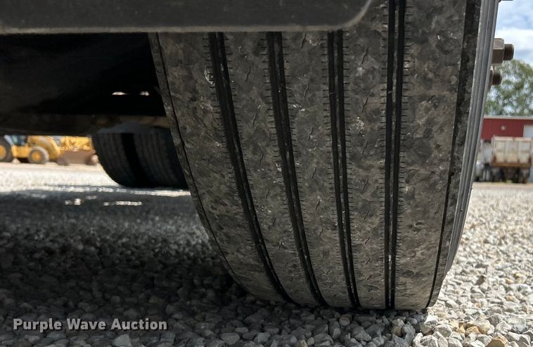 image for item EK3221 2017 Frieghtliner  Cascadia 113 semi truck