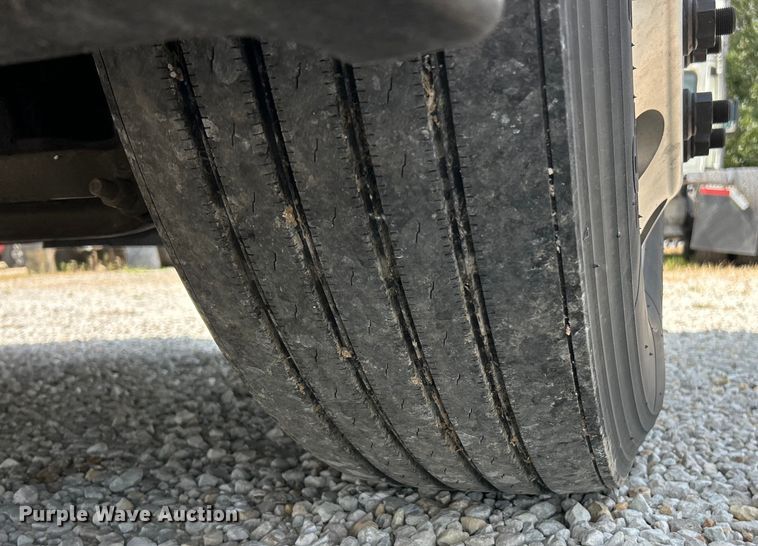 image for item EK3221 2017 Frieghtliner  Cascadia 113 semi truck