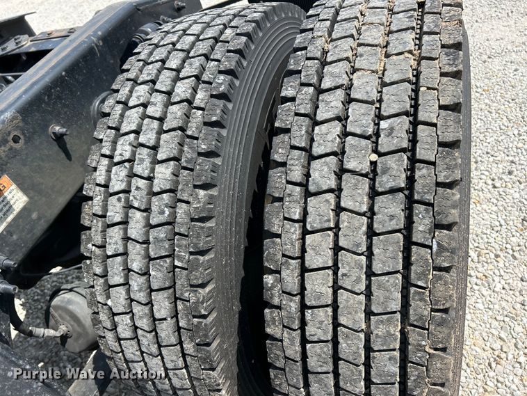 image for item EK3221 2017 Frieghtliner  Cascadia 113 semi truck