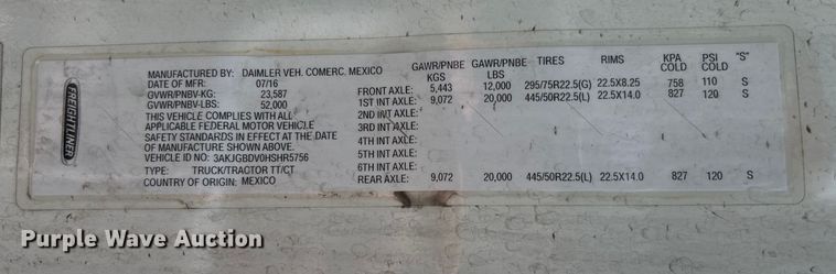 image for item EK3221 2017 Frieghtliner  Cascadia 113 semi truck