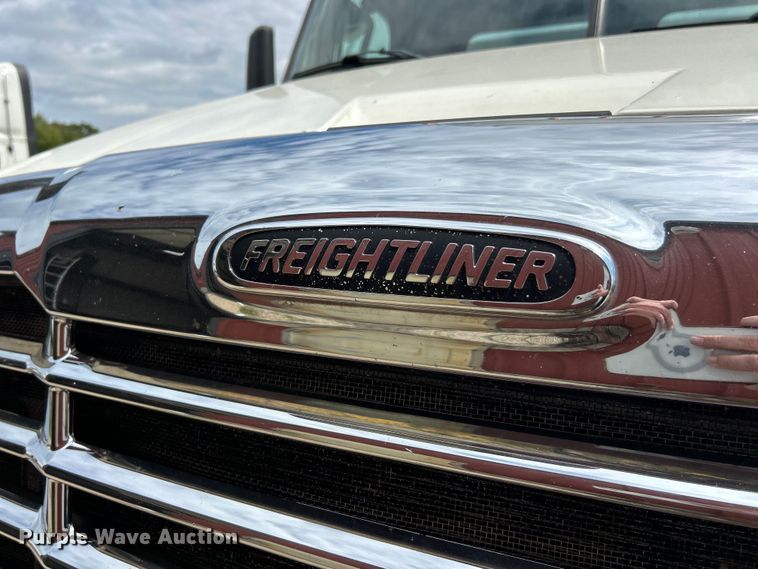 image for item EK3222 2017 Frieghtliner  Cascadia 113 semi truck