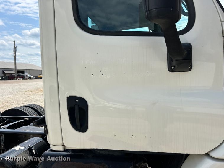 image for item EK3222 2017 Frieghtliner  Cascadia 113 semi truck