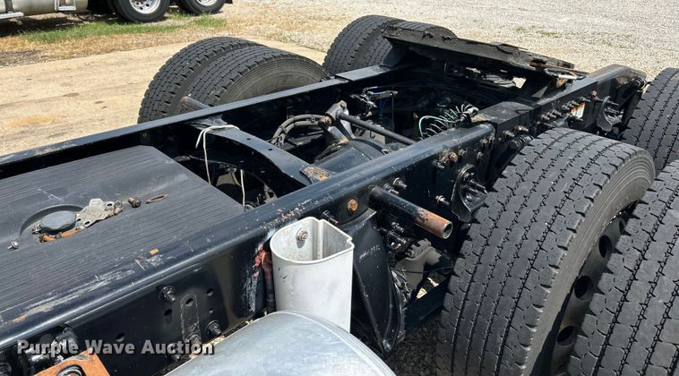 image for item EK3222 2017 Frieghtliner  Cascadia 113 semi truck