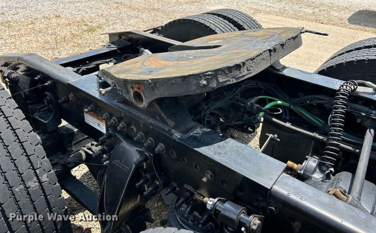 image for item EK3222 2017 Frieghtliner  Cascadia 113 semi truck