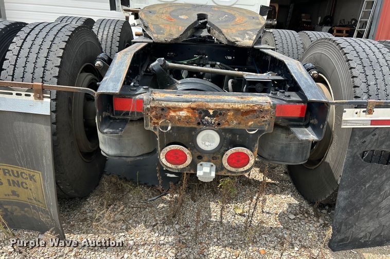 image for item EK3222 2017 Frieghtliner  Cascadia 113 semi truck