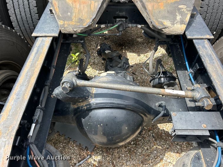 image for item EK3222 2017 Frieghtliner  Cascadia 113 semi truck