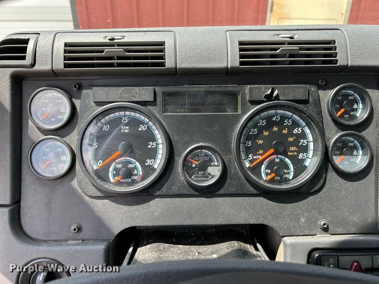 image for item EK3222 2017 Frieghtliner  Cascadia 113 semi truck