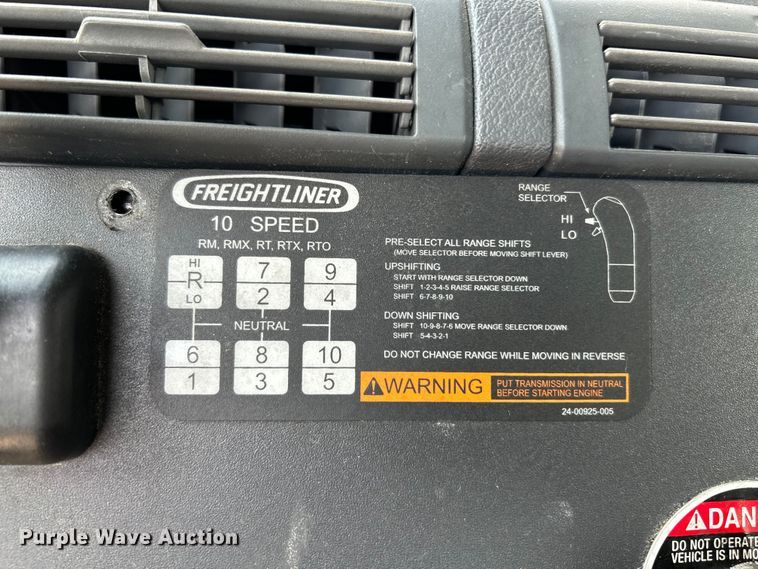 image for item EK3222 2017 Frieghtliner  Cascadia 113 semi truck