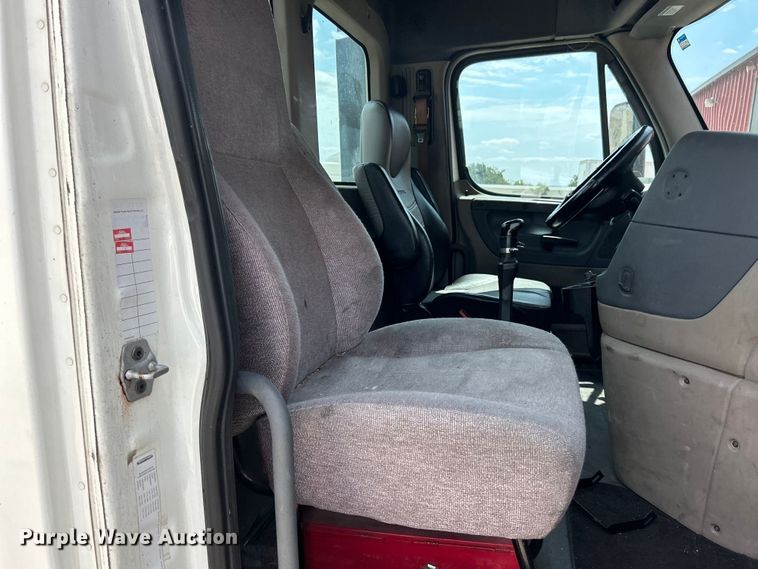 image for item EK3222 2017 Frieghtliner  Cascadia 113 semi truck