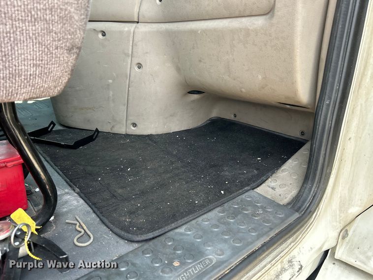 image for item EK3222 2017 Frieghtliner  Cascadia 113 semi truck